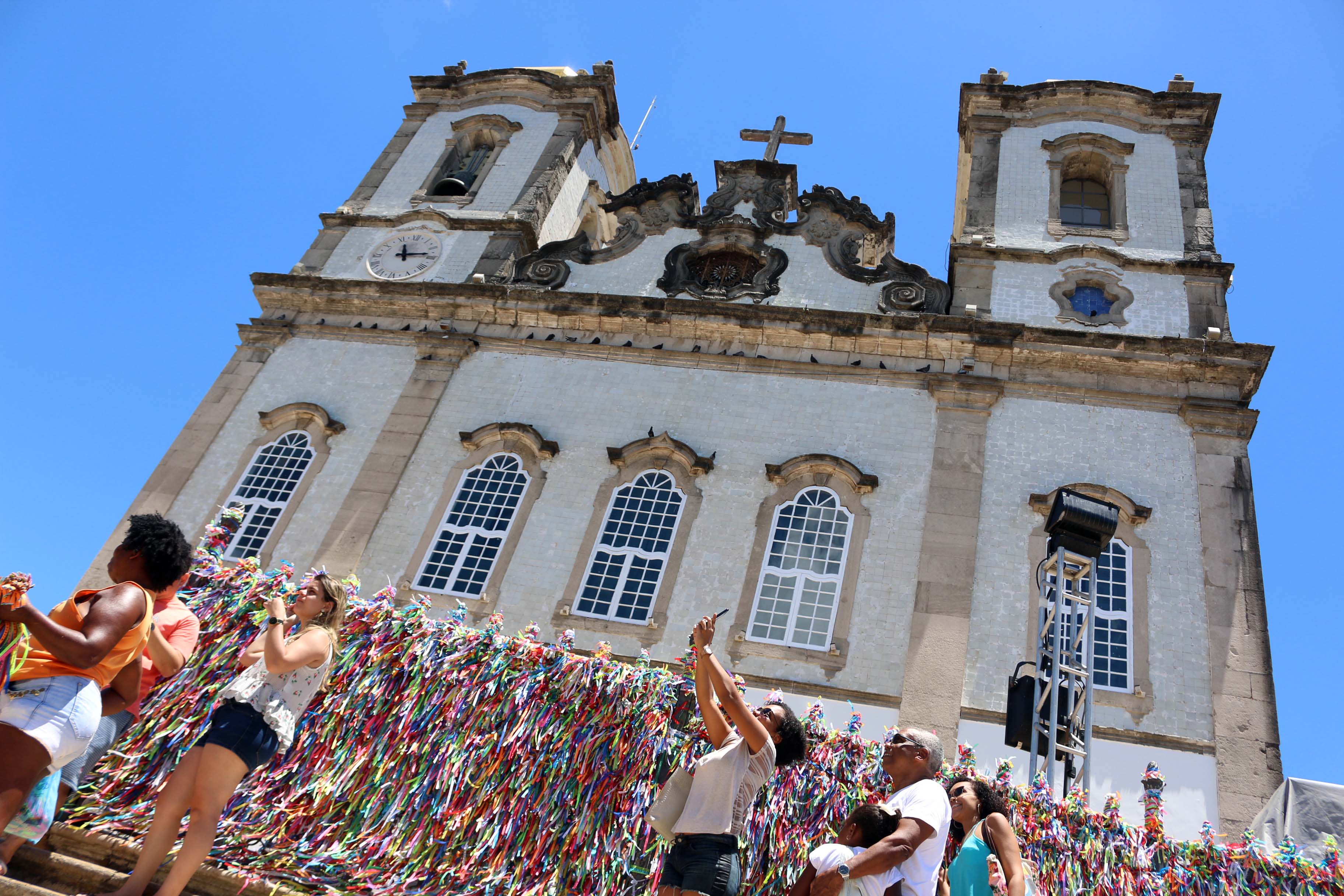 A tradicional festa que cobre de branco as ruas de Salvador